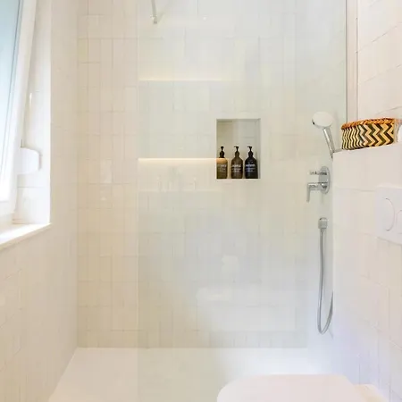 And Luxury Apartment *