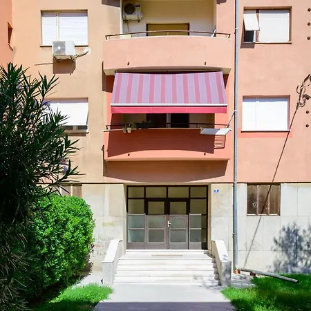 And Luxury * Split