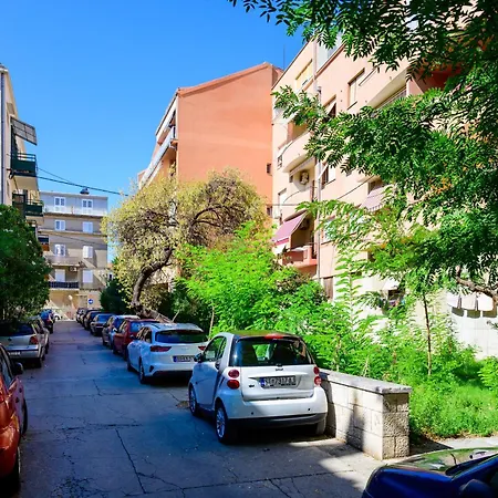 And Luxury Apartment *